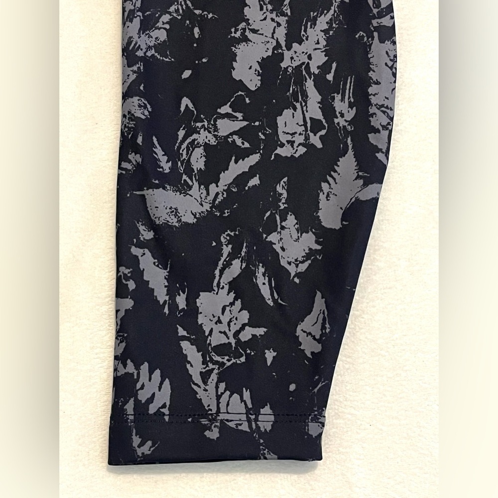 Nike One Women’s Dri-Fit High- Waisted 7/8 Length Charcoal & Black Leggings - Picture 3 of 16